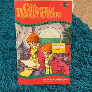 🎉2/$15🎉 The Christmas Present Mystery by Marion Markham, paperback, 1984